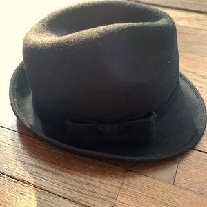 Wool fedora with side bow